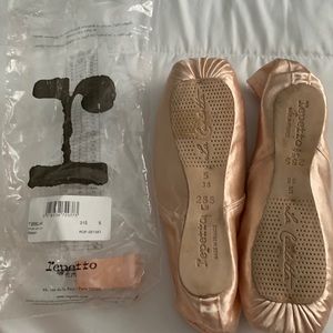 pointe shoes